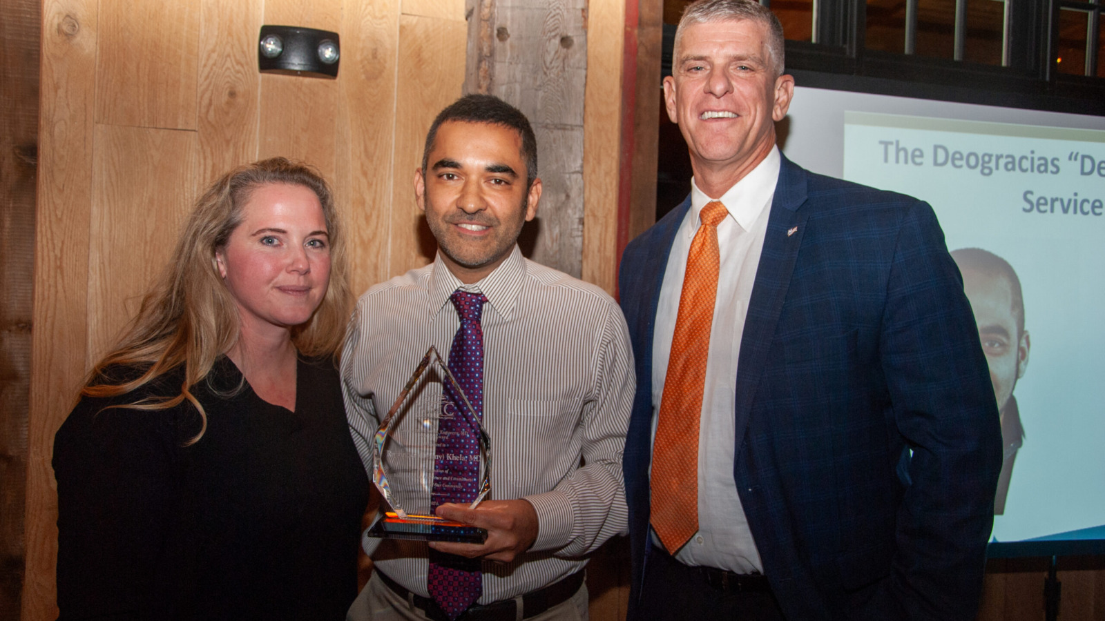 Peter Wright, CEO of Northwestern Medical Center presenting the 2024 Deogracias Esguerra service award to Doctor Donny Khela