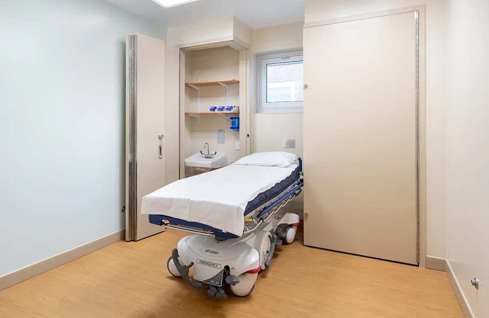 Emergency department room with one bed