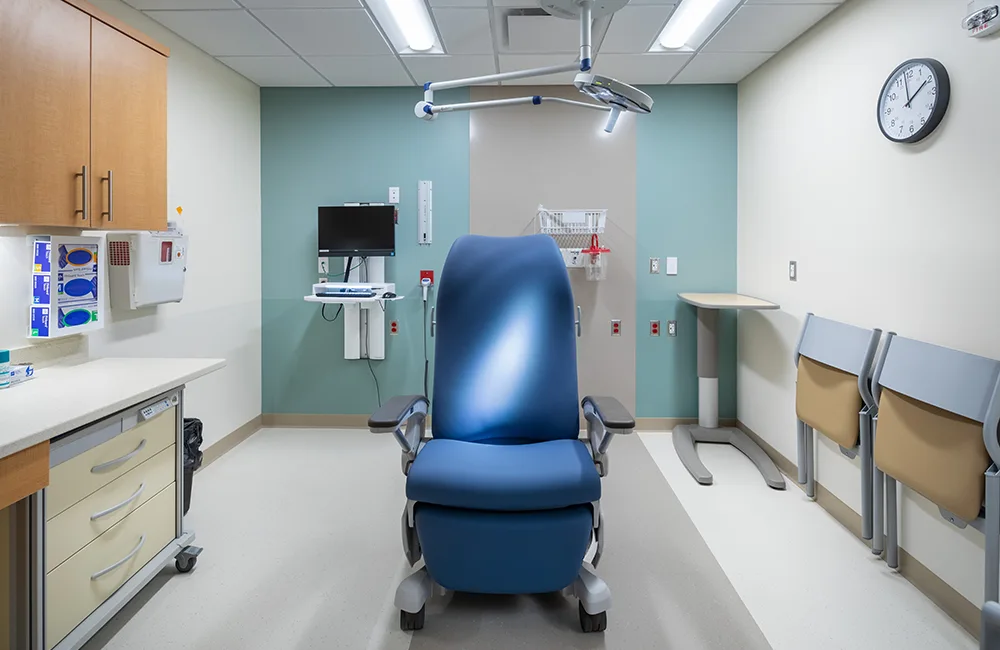 Emergency department room with an examination chair