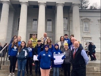Group of people on the steps in front of the Vermont capitol building